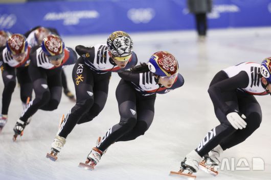 [진천=뉴시스] 김근수 기자 = 쇼트트랙 최민정이 7일 충북 진천 국가대표선수촌에서 열린 밀라노코르티나 동계올림픽 D-30 미디어데이에서 훈련을 하고 있다. 2026.01.07. ks@newsis.com