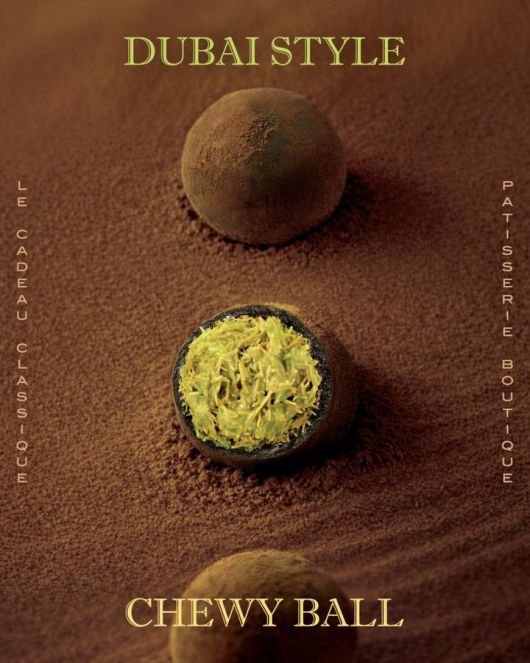 [서울=뉴시스] 파리크라상은 피스타치오 페이스트, 카다이프, 마시멜로피로 만든 '두바이st 쫀득볼'을 이날 판교 현대백화점, 여의도 더핸대서울, 목동 현대백화점, 도곡점, 강남점, 예술의전당점에서 선보인다. (사진=파리크라상 사회관계망서비스 갈무리) 2026.01.09. photo@newsis.com *재판매 및 DB 금지