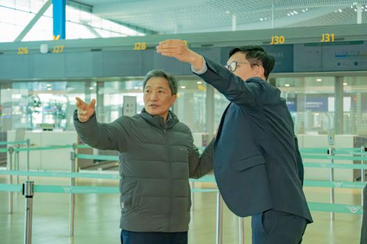 [서울=뉴시스] 인천국제공항공사(사장 이학재)는 오는 14일로 예정된 아시아나항공의 터미널 이전(1터미널→2터미널) 준비현황을 최종 확인하기 위해 지난 8일 공사 이학재 사장 주관 현장점검을 진행했다고 9일 밝혔다. (사진=인천국제공항공사 제공). 2026.01.09. photo@newsis.com *재판매 및 DB 금지