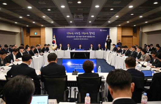 [서울=뉴시스] 김정관 산업통상부 장관이 12일 서울 중구 대한상공회의소에서 열린 '산업통상부 공공기관(산업 분야) 업무보고'에서 인사말을 하고 있다. (사진=산업통상부 제공) 2026.01.12. photo@newsis.com *재판매 및 DB 금지