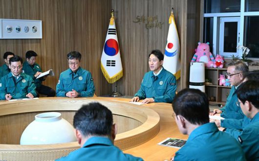 [서울=뉴시스] 오세훈 서울시장이 13일 집무실에서 '시내버스 파업 관련 긴급 대책회의'에서 모두발언 하고 있다.