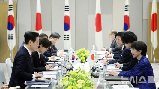 [나라=뉴시스] 고범준 기자 = 이재명 대통령과 다카이치 사나에 일본 총리가 13일(현지 시간) 나라현 회담장에서 한일 확대 정상회담을 하고 있다. 2026.01.13. bjko@mewsis.com