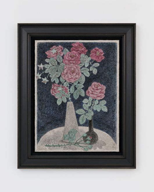 문성식 붉은 장미가 있는 정물, 2025 린넨에 라이트 모델링 페이스트, 은박, 알루미늄 포일, 목탄 분말, 과슈, 아크릴 60.6 x 45.5 cm78.5 x 63.8 cm (액자) Courtesy of the artist, Kukje Gallery, and Esther Schipper, Berlin/Paris/Seoul Photo ? Haengjin Lee *재판매 및 DB 금지