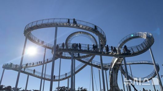 [포항=뉴시스] = 포항시 북구 환호공원 스페이스워크. (사진=포항시 제공) 2026.01.14. photo@newsis.com
