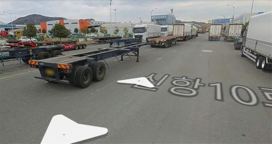 [창원=뉴시스] 강경국 기자 = 경남 창원시 진해구 웅동항만 배후단지 내 불법 주정차 현황. (사진=국민권익위원회 제공). 2026.01.14. photo@newsis.com *재판매 및 DB 금지