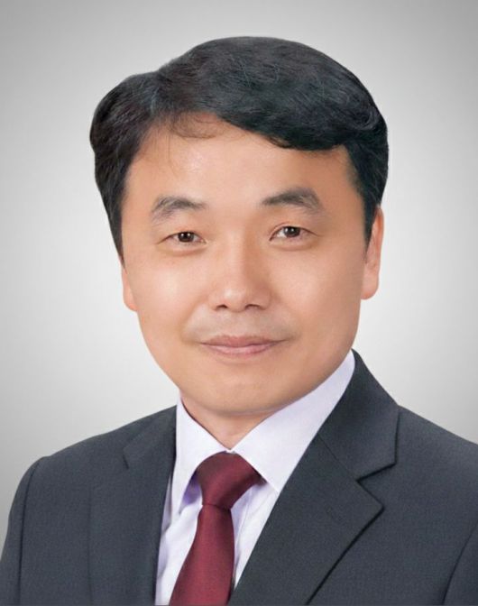 [부산=뉴시스] 경남정보대학교는 이차전지혁신융합대학 사업단장인 심재형 교수가 최근 인천에서 열린 '2025 첨단분야 혁신융합대학사업(COSS) 성과포럼'에서 교육부 장관 표창을 수상했다고 15일 밝혔다. (사진=경남정보대 제공) 2026.01.15. photo@newsis.com *재판매 및 DB 금지