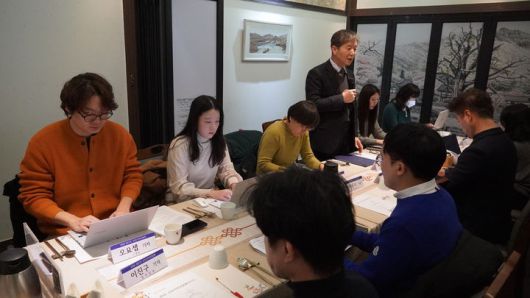 [서울=뉴시스] 15일 서울 종로구 한 식당에서 열린 한국기독교교회협의회(NCCK) 신년기자간담회에 참석한 박승렬 총무(왼쪽에서 네 번째). (사진=한국기독교교회협의회 제공) 2026.01.15 photo@newsis.com *재판매 및 DB 금지