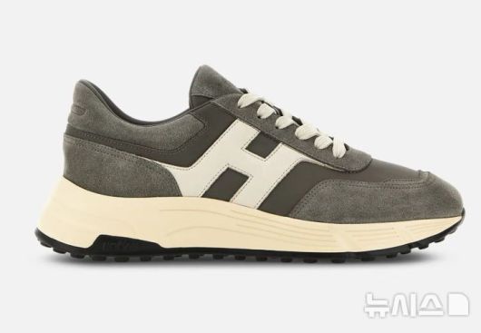 [서울=뉴시스]李대통령 일본서 신은 75만원짜리 伊운동화 화제 (사진 = 호간 공식 홈페이지 캡처)