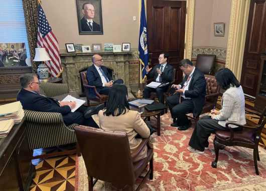 [서울=뉴시스] 여한구 산업통상부 통상교섭본부장이 14일(현지 시간) 미국 워싱턴 D.C. 백악관에서 러셀 바우트 백악관 관리예산실(OMB) 국장과 면담하고 있다. (사진=산업통상부 제공) 2026.01.15. photo@newsis.com *재판매 및 DB 금지