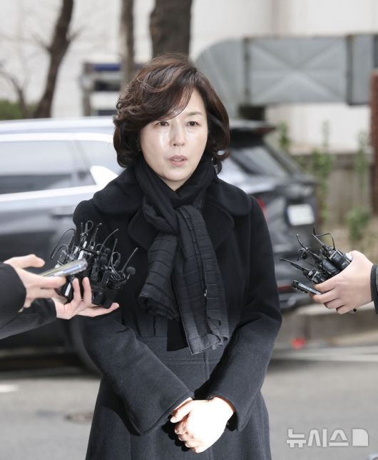 [서울=뉴시스] 김근수 기자 = 공천 헌금 의혹을 받는 김경 서울시의원이 15일 오전 서울 마포구 공공범죄수사대에서 경찰 조사를 받기위해 출석하고 있다. 2026.01.15. ks@newsis.com