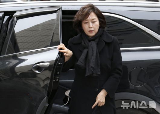 [서울=뉴시스] 김근수 기자 = 공천 헌금 의혹을 받는 김경 서울시의원이 15일 오전 서울 마포구 공공범죄수사대에서 경찰 조사를 받기위해 출석하고 있다. 2026.01.15. ks@newsis.com