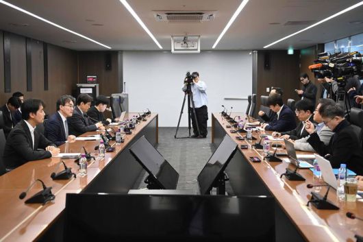 [서울=뉴시스] 김성열 산업통상부 산업성장실장이 15일 오후 서울 중구 대한상공회의소에서 미국 반도체 품목관세 관련 민관합동 긴급 대책회의를 주재하고 있다. (사진=산업통상부 제공) 2026.01.15. photo@newsis.com *재판매 및 DB 금지