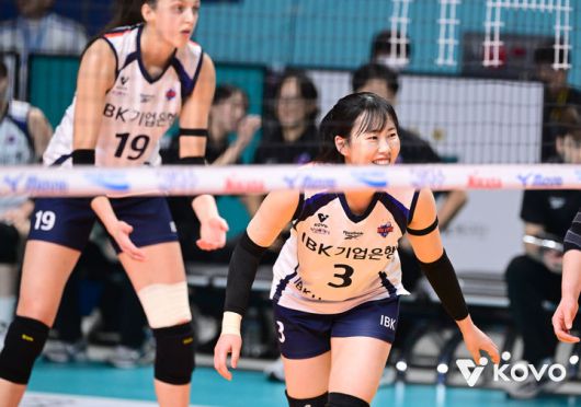 [서울=뉴시스] 여자 프로배구 IBK기업은행 박은서가 15일 서울 장충체육관에서 열린 진에어 2025~2026 V-리그 여자부 GS칼텍스와의 경기에 임하고 있다. (사진=KOVO 제공) 2026.01.15. *재판매 및 DB 금지
