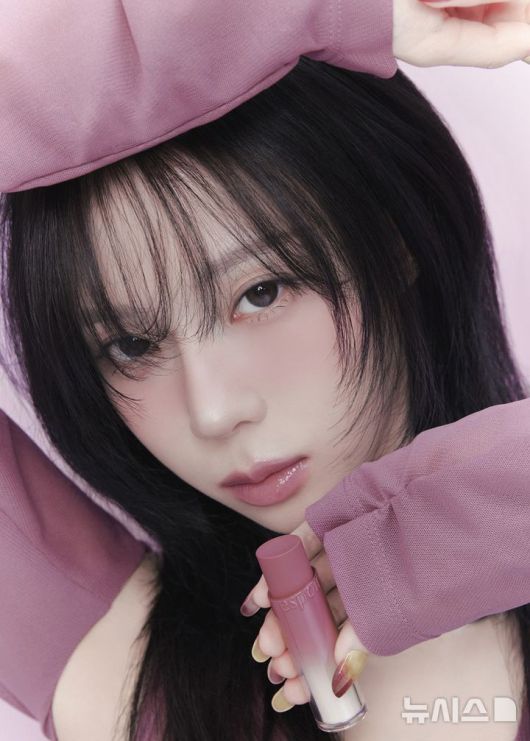 [서울=뉴시스] 메이크업 전문 브랜드 에스쁘아는 '노웨어 립스틱 바밍 글로우 미스틱 피그'를 새롭게 내놓는다. 사진은 해당 제품 이미지. (사진=에스쁘아 제공) 2026.01.16. photo@newsis.com