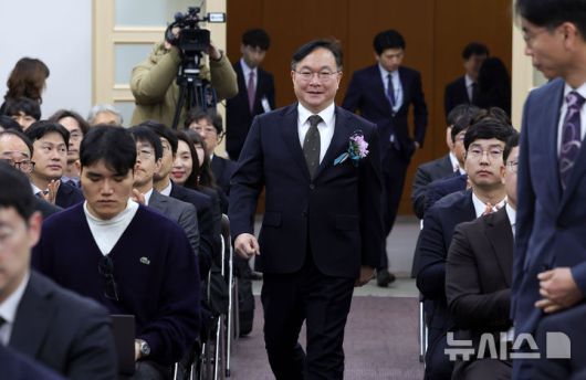 [서울=뉴시스] 홍효식 기자 = 박영재 신임 법원행정처장이 16일 서울 서초구 대법원에서 열린 취임식에 참석하고 있다. 2026.01.16. yesphoto@newsis.com