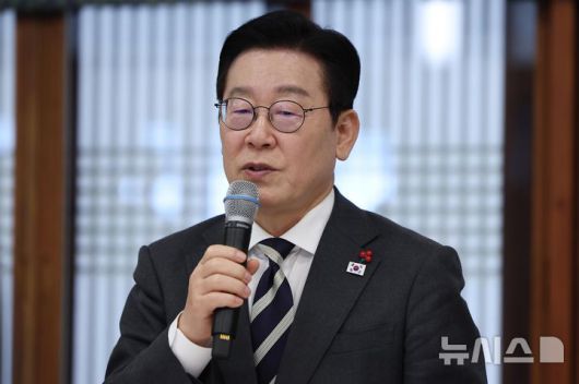 [서울=뉴시스] 고범준 기자 = 이재명 대통령이 16일 청와대 상춘재에서 열린 정당 지도부 초청 오찬에서 발언하고 있다. 2026.01.16. bjko@newsis.com