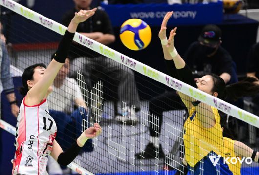 [서울=뉴시스] 여자 프로배구 현대건설 양효진(오른쪽)이 16일 수원체육관에서 열린 진에어 2025~2026 V-리그 여자부 정관장과의 경기에서 블로킹을 시도하고 있다. (사진=KOVO 제공) 2026.01.16. *재판매 및 DB 금지