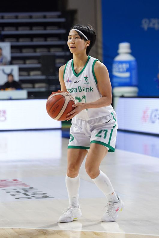 [서울=뉴시스] 여자프로농구 부천 하나은행의 이이지마 사키. (사진=WKBL 제공) *재판매 및 DB 금지