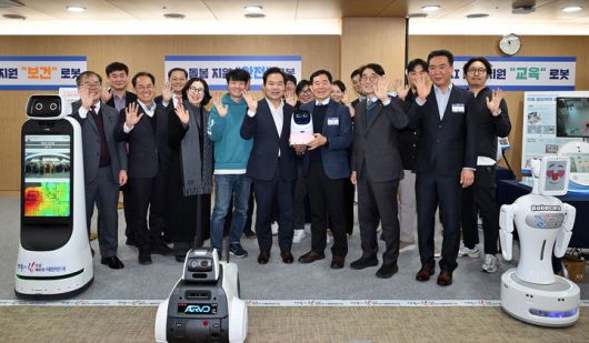 [안동=뉴시스] 지난해 11월 경북도청에서 열린 AI 스마트 돌봄 로봇 전시회. (사진=경북도 제공) 2026.01.18. photo@newsis.com *재판매 및 DB 금지