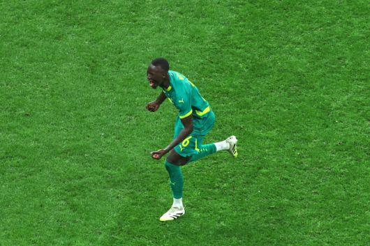 [라바트=AP/뉴시스] 세네갈의 파페 게예가 18일(현지 시간) 모로코 라바트의 프린스 물레이 압델라 스타디움에서 열린 2025 아프리카 네이션스컵(AFCON) 결승에서 모로코에 승리한 후 환호하고 있다. 게예는 연장 전반 4분 결승 골을 넣어 1-0 승리를 이끌었고, 세네갈은 4년 만에 우승컵을 들어 올렸다. 2026.01.19.