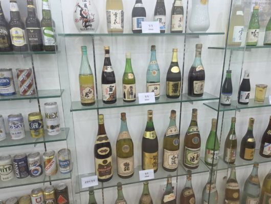 [서귀포=뉴시스] 제주 국세청 주류면허지원센터 내 주류전시관에 각종 주류가 전시돼 있다. 2026.1.19. *재판매 및 DB 금지