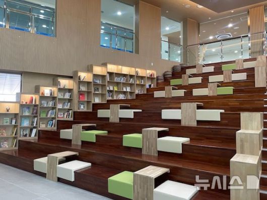 [안성=뉴시스] 안성시 평생학습관 북카페 모습(사진=안성시 제공) 2026.01.19.photo@newsis.com