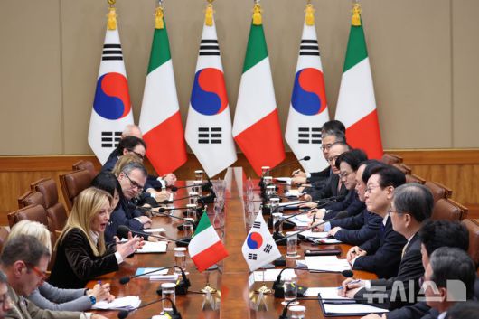 [서울=뉴시스] 최동준 기자 = 조르자 멜로니 이탈리아 총리가 19일 청와대에서 열린 이재명 대통령과 한-이탈리아 정상회담에서 발언하고 있다. 2026.01.19. photocdj@newsis.com