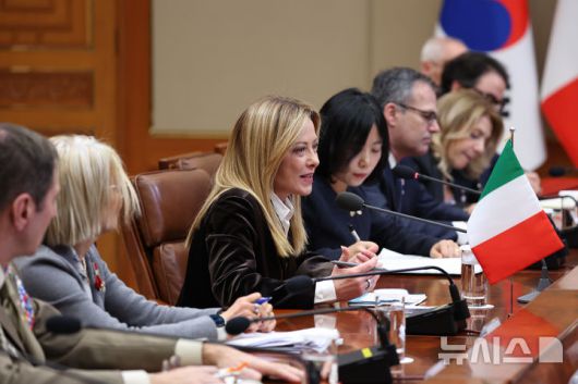 [서울=뉴시스] 최동준 기자 = 조르자 멜로니 이탈리아 총리가 19일 청와대에서 열린 이재명 대통령과 한-이탈리아 정상회담에서 발언하고 있다. 2026.01.19. photocdj@newsis.com