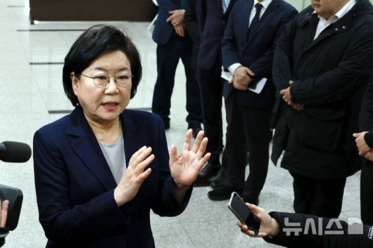 [서울=뉴시스] 고승민 기자 = 이혜훈 기획예산처 장관 후보자가 19일 서울 여의도 국회에서 입장을 밝히고 있다. 이날 열린 재정경제기획위원회 전체회의는 이 장관의 청문회 개최 여부를 놓고 여야간 공방이 이어지다 정회됐다. 2026.01.19. kkssmm99@newsis.com