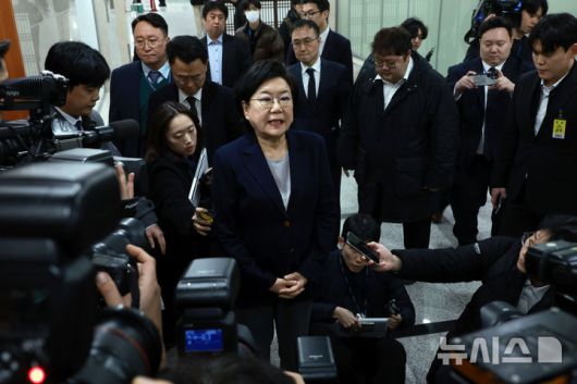 [서울=뉴시스] 고승민 기자 = 이혜훈 기획예산처 장관 후보자가 19일 서울 여의도 국회에서 입장을 밝히고 있다. 이날 열린 재정경제기획위원회 전체회의는 이 장관의 청문회 개최 여부를 놓고 여야간 공방이 이어지다 정회됐다. 2026.01.19. kkssmm99@newsis.com