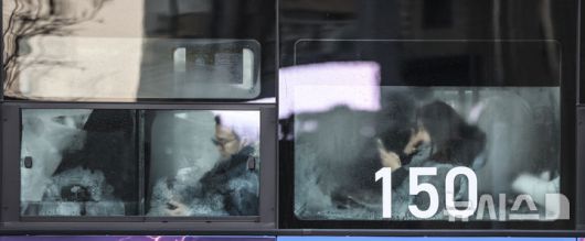 [서울=뉴시스] 김근수 기자 = 24절기 중 마지막 절기 대한(大寒)인 20일 서울 광화문 세종대로에서 한 버스 유리창에 수증기가 가득 껴 있다. 2026.01.20. ks@newsis.com