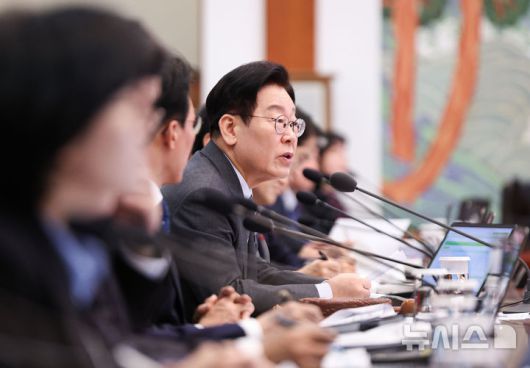 [서울=뉴시스] 고범준 기자 = 이재명 대통령이 20일 청와대에서 열린 국무회의에서 발언하고 있다. 2026.01.20. bjko@newsis.com