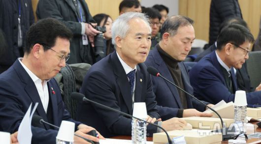 [서울=뉴시스] 김금보 기자 = 양부남 더불어민주당 광주광역시당 위원장이 21일 서울 여의도 국회 의원회관에서 열린 더불어민주당 광주전남 의원 행정통합 관련 조찬 간담회에서 발언을 하고 있다. 2026.01.21. kgb@newsis.com