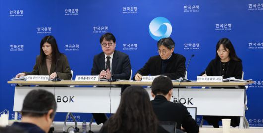 22일 오전 서울 중구 한국은행에서 열린 2025년 4/4분기 및 연간 실질 국내총생산(속보) 기자설명회. 사진 왼쪽부터 이현영 지출국민소득팀장, 이동원 경제통계2국장, 박창현 국민소득총괄팀장, 이예지 국민소득총괄팀 과장(사진제공=한국은행) *재판매 및 DB 금지