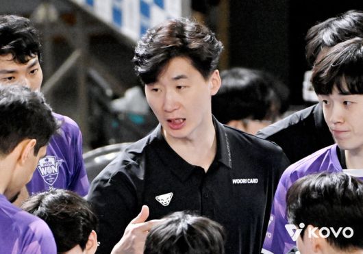 [서울=뉴시스]프로배구 우리카드 박철우 감독대행. (사진=KOVO 제공)