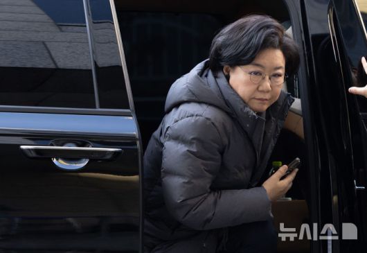 [서울=뉴시스] 황준선 기자 = 이혜훈 초대 기획예산처 장관 후보자가 22일 오전 서울 중구 예금보험공사에 마련된 인사청문회 준비 사무실로 출근하고 있다. 2026.01.22. hwang@newsis.com