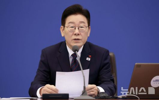 [서울=뉴시스] 최동준 기자 = 이재명 대통령이 22일 청와대에서 열린 수석보좌관회의에서 발언하고 있다. 2026.01.22. photocdj@newsis.com