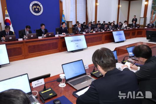 [서울=뉴시스] 최동준 기자 = 이재명 대통령이 22일 청와대에서 열린 수석보좌관회의에서 발언하고 있다. 2026.01.22. photocdj@newsis.com