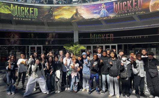 [창원=뉴시스] 강경국 기자 = 미국 플로리다주 올랜도 유니버셜 테마파크 방문한 경남 창원시 청소년 홈스테이 교류단. (사진=창원시청 제공). 2026.01.23. photo@newsis.com *재판매 및 DB 금지