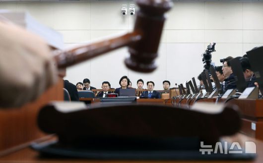 [서울=뉴시스] 고승민 기자 = 이혜훈 기획예산처 장관 후보자가 23일 오전 서울 여의도 국회 재정경제기획위원회 전체회의에서 열린 인사청문회에 출석해 있다.(공동취재) 2026.01.23. photo@newsis.com