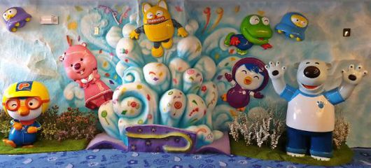 뽀로로 객실이 있는 7층과 8층 엘리베이터 앞에 마련된 뽀로로와 친구들 포토존