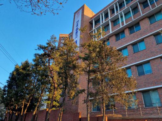 갤럭시S21로 촬영한 사진. 역광에서도 사진 디테일이 자연스럽게 유지된다.