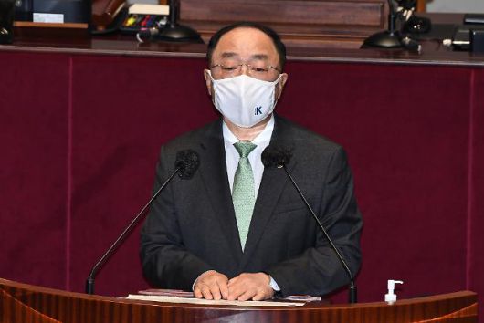 홍남기, 추경 제안설명     (서울=연합뉴스) 이정훈 기자 = 홍남기 부총리 겸 기획재정부 장관이 7일 오전 국회에서 열린 예산결산특별위원회 전체회의에서 추가경정예산안에 관한 제안설명을 하고 있다. 2022.2.7 [국회사진기자단]     uwg806@yna.co.kr/2022-02-07 10:55:17/ <저작권자 ⓒ 1980-2022 ㈜연합뉴스. 무단 전재 재배포 금지.>