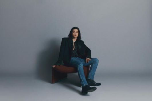 넷플릭스 '종이의 집'에서 '덴버' 역을 맡은 배우 김지훈