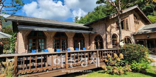 폐공장이 갤러리로 탈바꿈된 '오스갤러리'