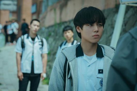 웨이브 '약한영웅'