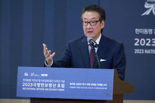 빅터 차 미국 전략국제문제연구소 한국석좌가 16일 국회 의원회관 제2소회의실에서 '한반도와 동북아 지역안정을 위한 미국의 전략'이라는 주제로 강연을 하고 있다. [사진=유대길 기자 dbeorlf123@ajunews.com]