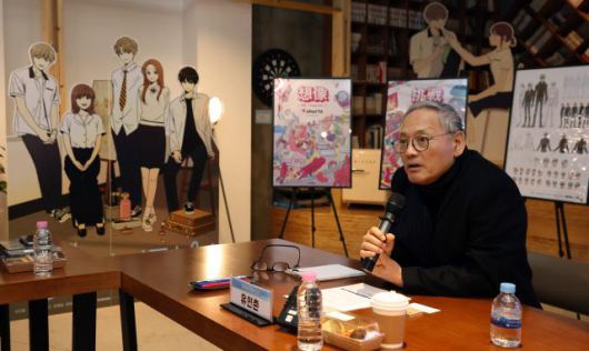 유인촌 장관, 만화·웹툰업계 현장 간담회     (서울=연합뉴스) 유인촌 문화체육관광부 장관이 27일 서울 마포구 웹툰 제작사 ㈜재담미디어 사무실에서 만화·웹툰 업계 관계자를 만나 만화·웹툰 산업 육성 전략 수립을 위한 현장 의견을 청취하고 의견을 나누고 있다. 2023.11.27 [문화체육관광부 제공. 재판매 및 DB 금지]     photo@yna.co.kr/2023-11-27 17:07:03/ <저작권자 ⓒ 1980-2023 ㈜연합뉴스. 무단 전재 재배포 금지.>[<저작권자 ⓒ 1980-2023 ㈜연합뉴스. 무단 전재 재배포 금지.>]