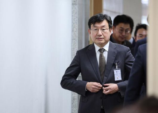 신임 성태윤 대통령실 정책실장     (서울=연합뉴스) 진성철 기자 = 신임 대통령실 정책실장으로 임명된 성태윤 연세대 경제학과 교수가 28일 서울 용산 대통령실 청사에서 열린 인사브리핑에 입장하고 있다. 2023.12.28     zjin@yna.co.kr/2023-12-28 15:04:47/ <저작권자 ⓒ 1980-2023 ㈜연합뉴스. 무단 전재 재배포 금지.>[<저작권자 ⓒ 1980-2023 ㈜연합뉴스. 무단 전재 재배포 금지.>]