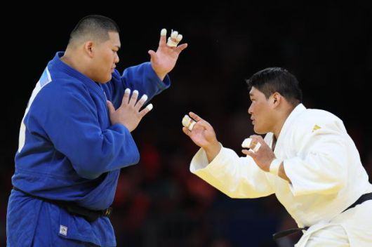 사이토 타츠루(왼쪽)과 김민종 [사진=연합뉴스]